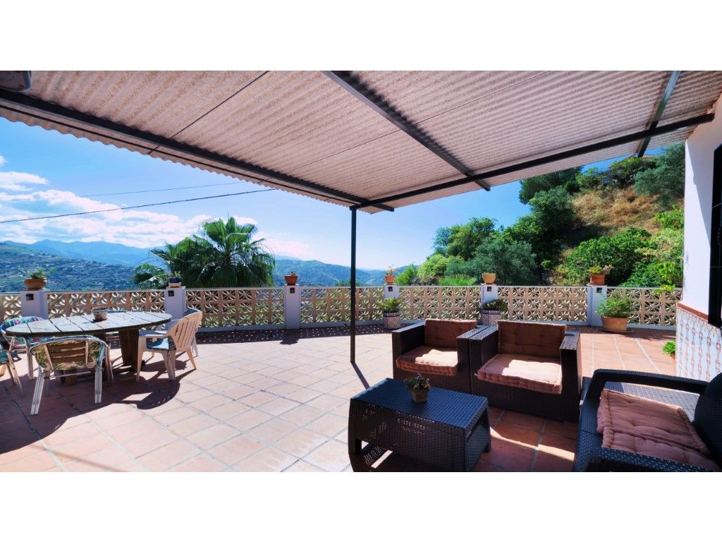 Terrassa de Finca rústica en venda en Sayalonga amb Aire condicionat, Jardí privat i Terrassa