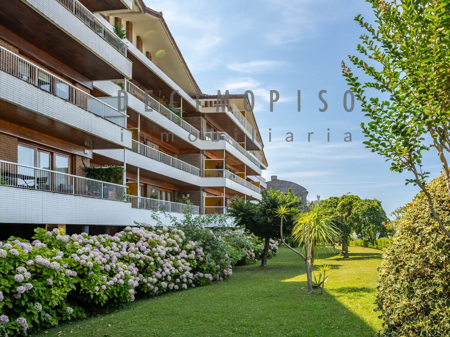Vista exterior de Dúplex en venda en Donostia - San Sebastián  amb Calefacció, Terrassa i Traster