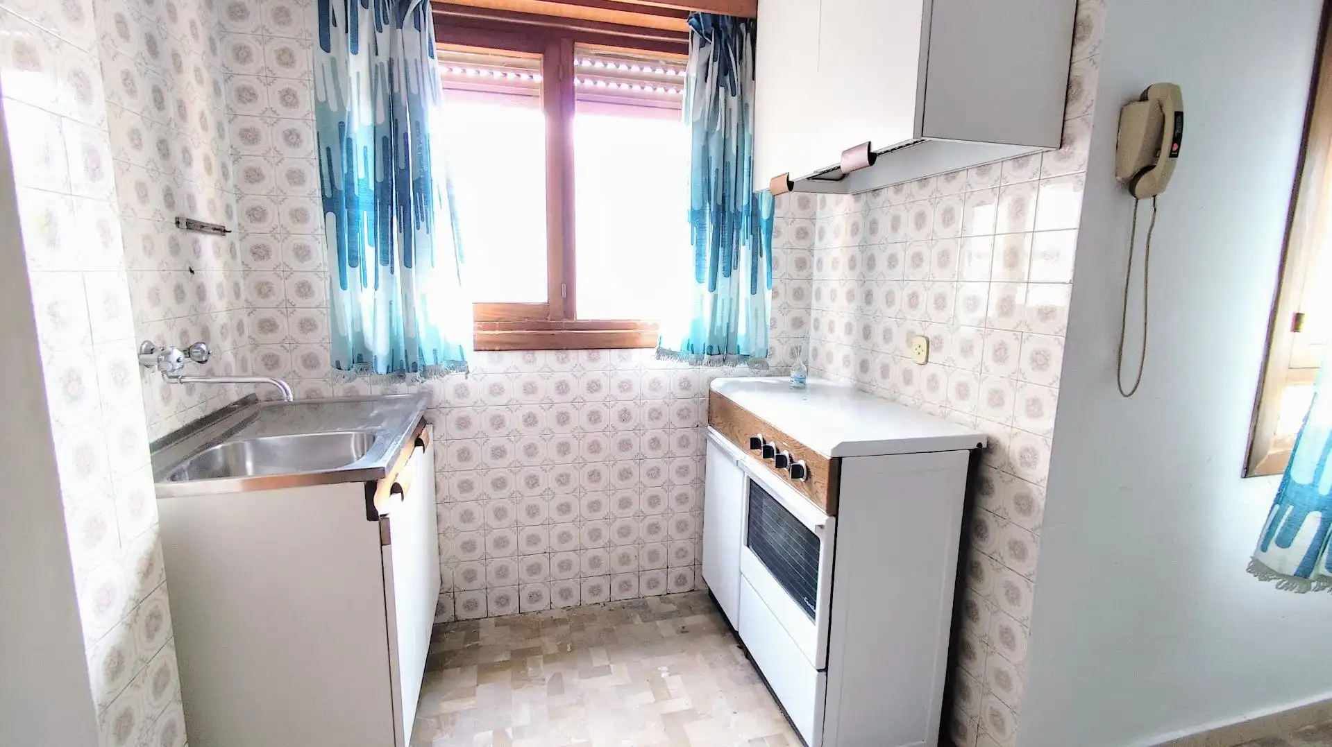 Cocina de Estudio en venta en Torremolinos con Jardín privado y Piscina comunitaria