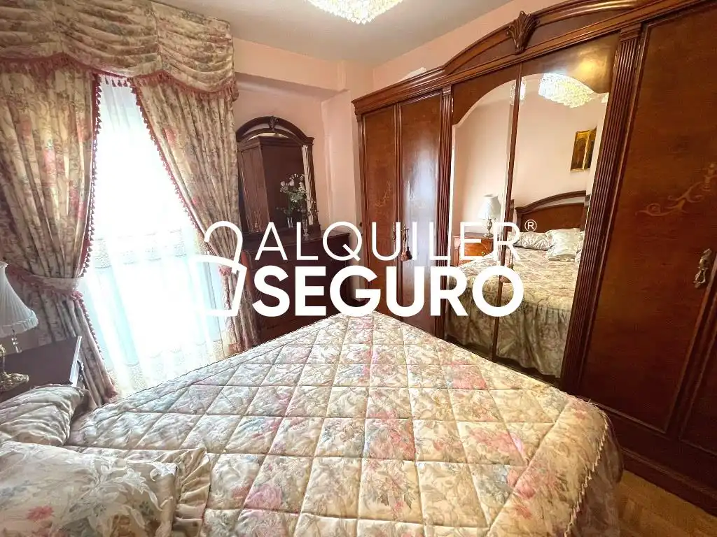Schlafzimmer von Wohnung zur Miete in Madrid mit Heizung, Terrasse und Möbliert