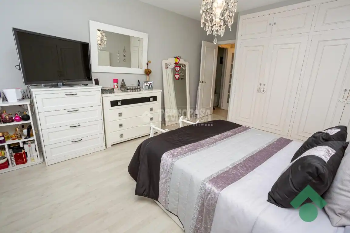Bedroom of Flat for sale in Algeciras  with Terrace, Storage room and Furnished