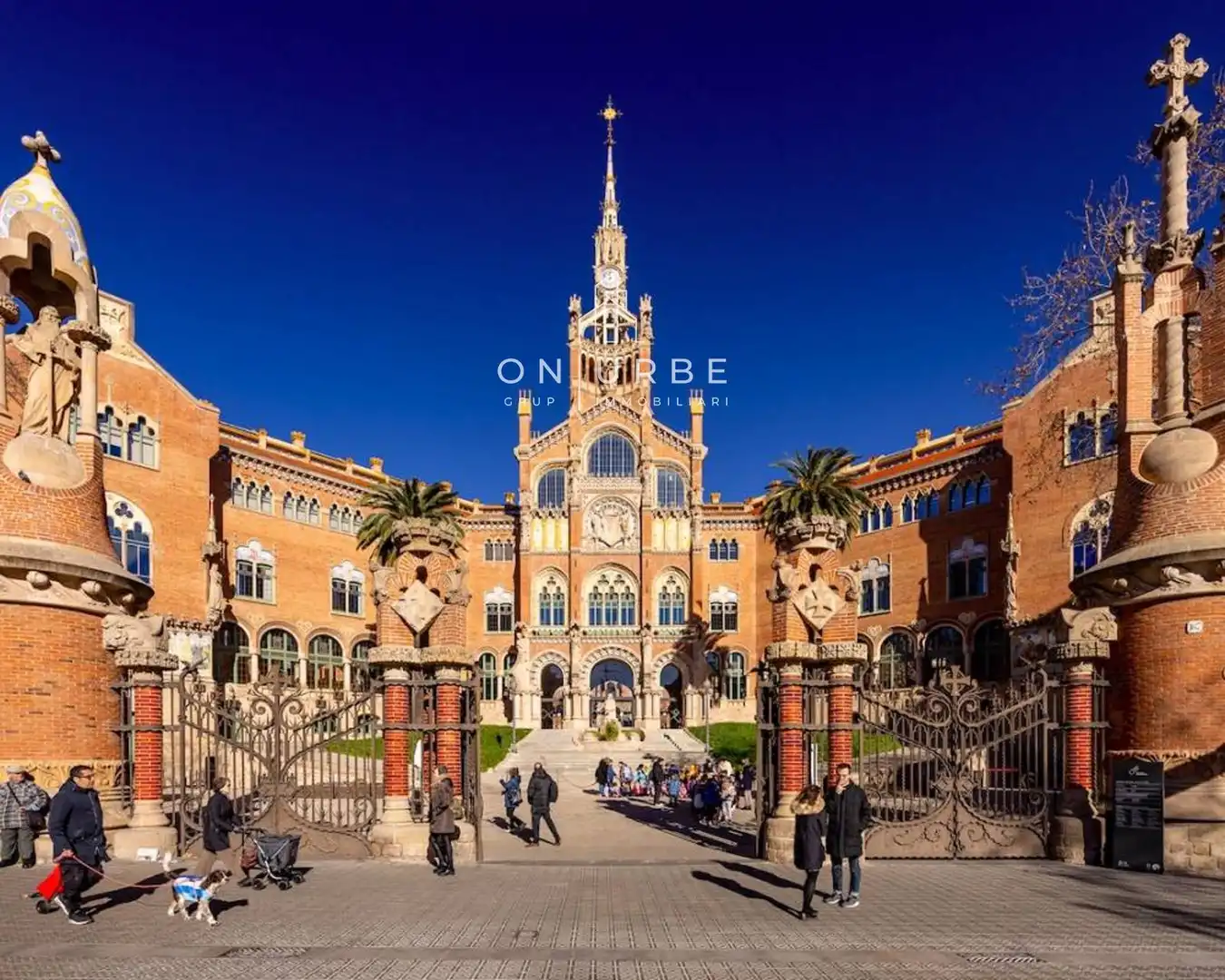 Vista exterior de Local en venda en Barcelona amb Aire condicionat, Parquet i Moblat
