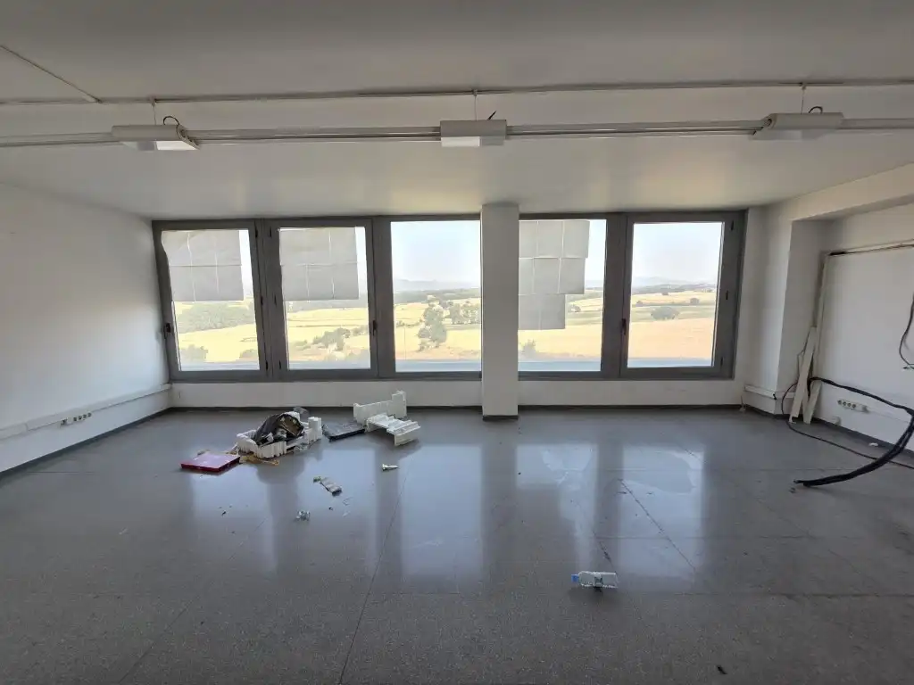 Office space with lift for sale in Can Borrell, imagen 2