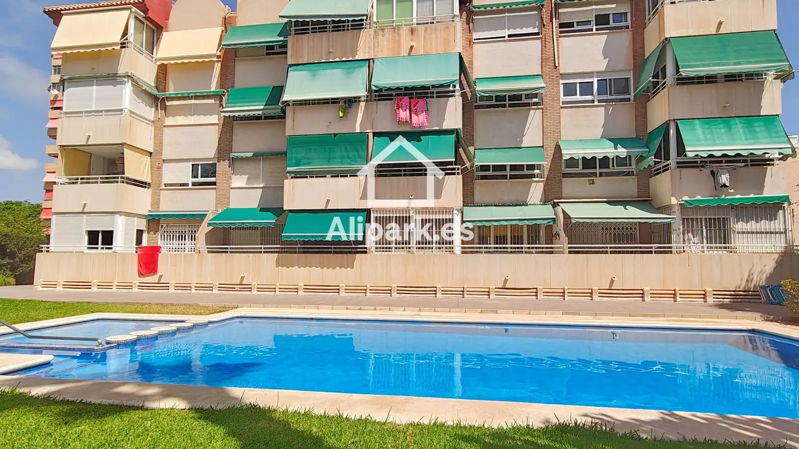 Außenansicht von Wohnung zum Verkauf in El Campello mit Terrasse, Schwimmbad und Gemeinschaftspool