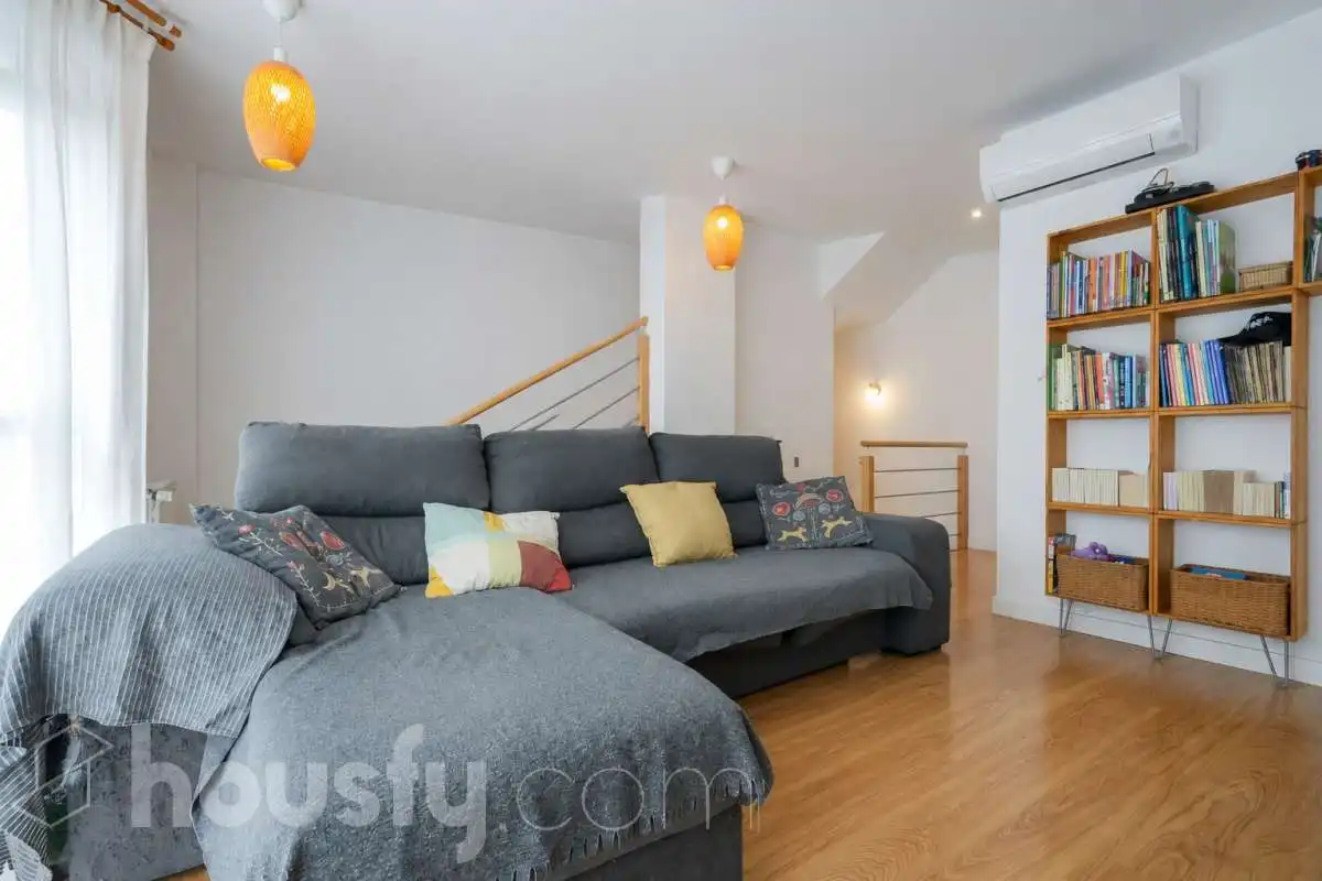 Wohnzimmer von Einfamilien-Reihenhaus zum Verkauf in San Sebastián de los Reyes mit Klimaanlage, Heizung und Terrasse
