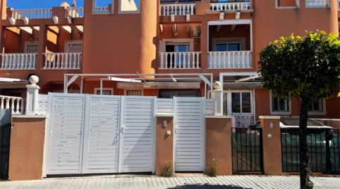 !CDATADúplex con Solárium, Vistas a la Laguna Rosa y Piscina en Torrevieja, imatge 4