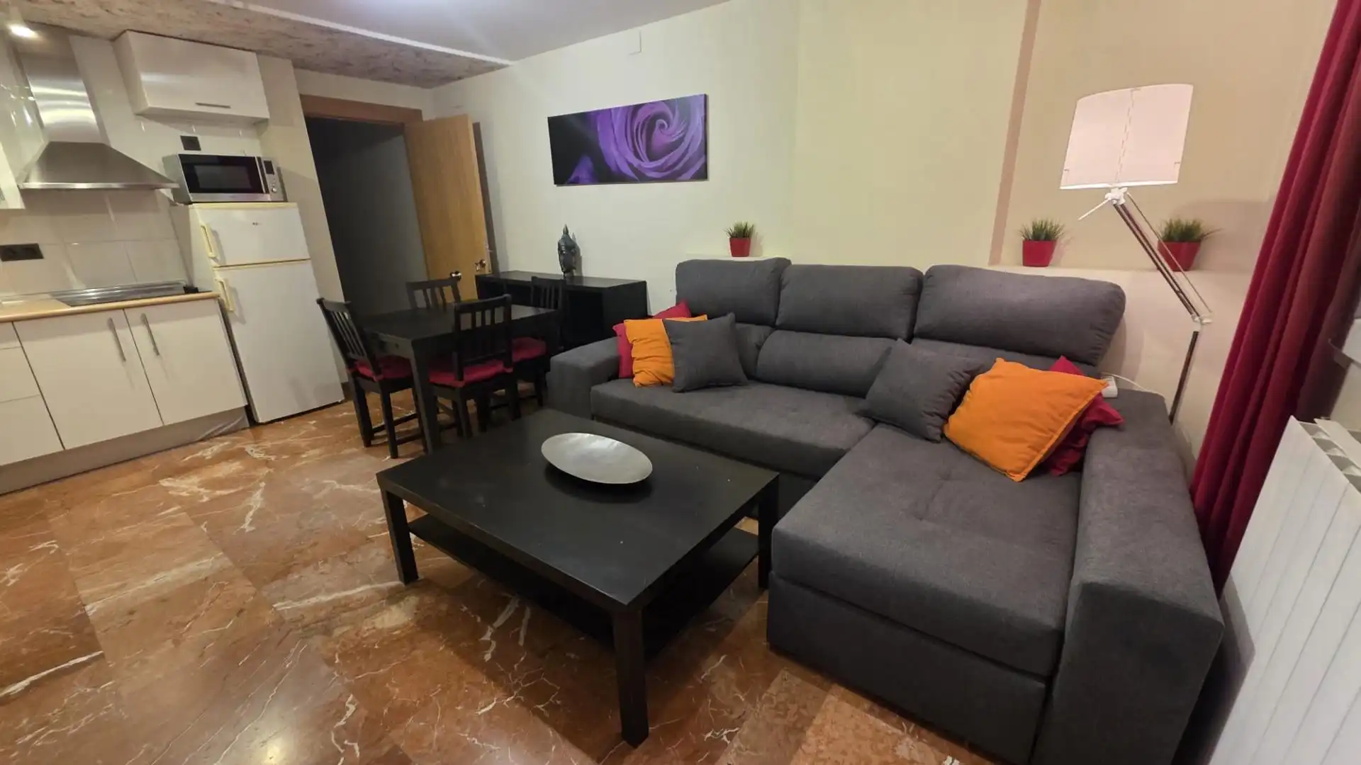 Living room of Flat for rent in Granada  with Air Conditioner, Heating and Furnished