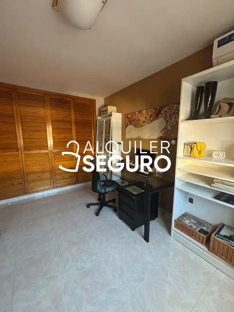 Detached house with pool to rent in Escritor busto previ, imagen 18