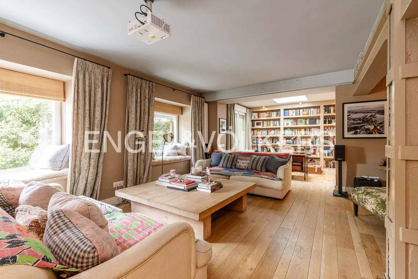 Sala d'estar de Casa adosada en venda en  Madrid Capital amb Calefacció i Jardí privat