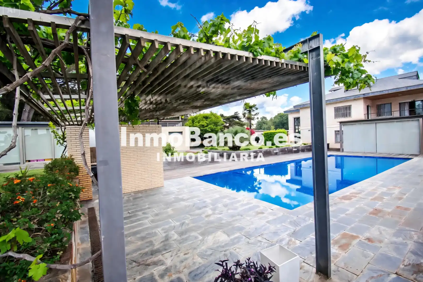 Vista exterior de Casa o xalet en venda en Chiva amb Aire condicionat, Calefacció i Jardí privat
