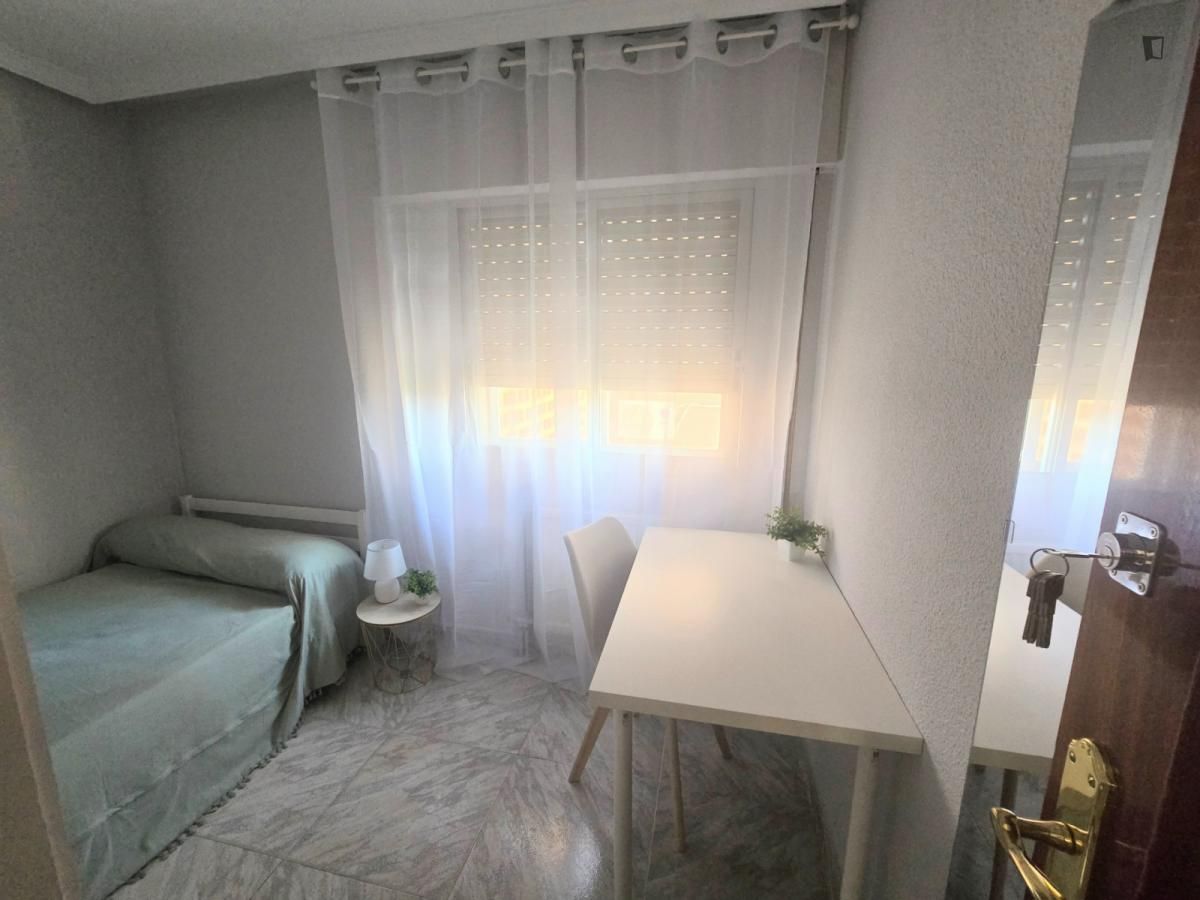 Dormitori de Apartament per a compartir en Guadalajara Capital amb Calefacció, Moblat i Rentadora