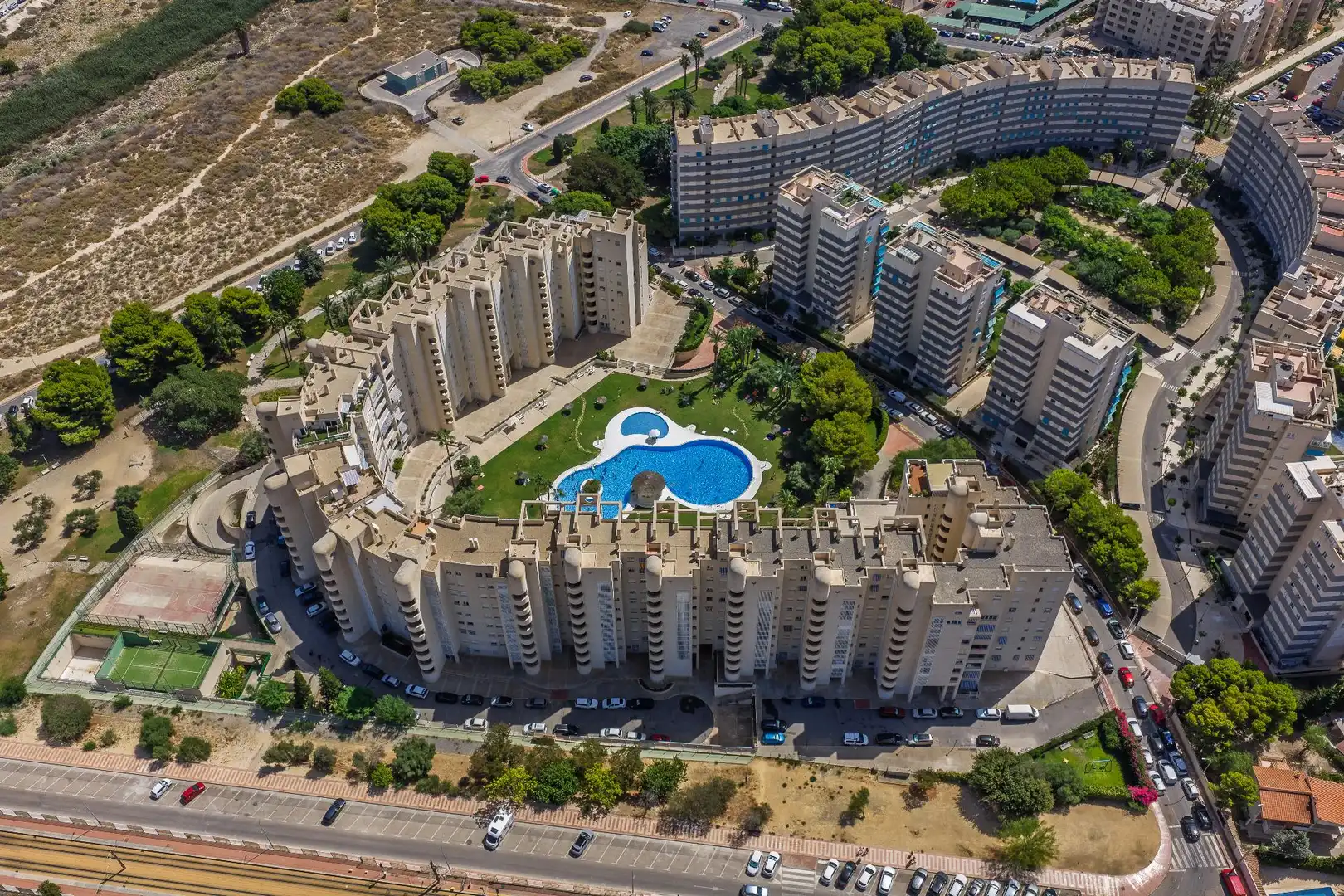 Vista exterior de Apartament en venda en El Campello amb Jardí privat, Terrassa i Balcó