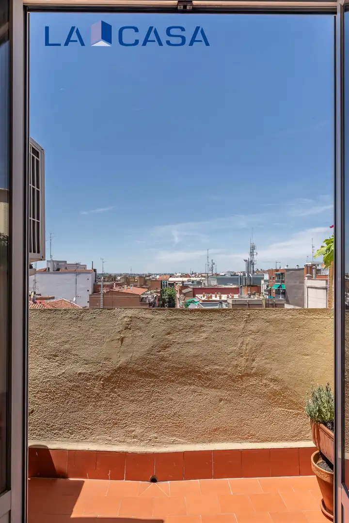 Vista exterior de Piso en venta en Madrid con Calefacción y Terraza