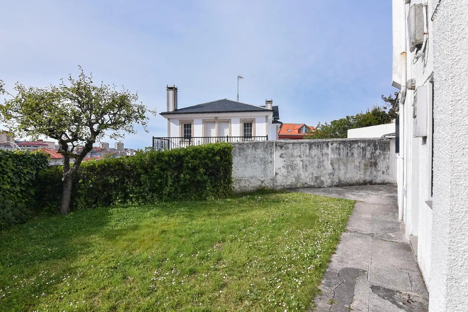 Casa o xalet en venda en A Coruña Capital  amb Calefacció, Jardí privat i Parquet