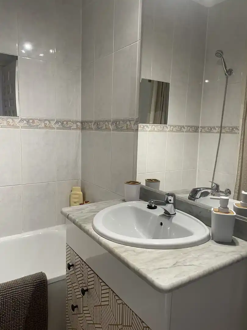 Baño de Piso en venta en Nerja con Aire acondicionado, Jardín privado y Piscina