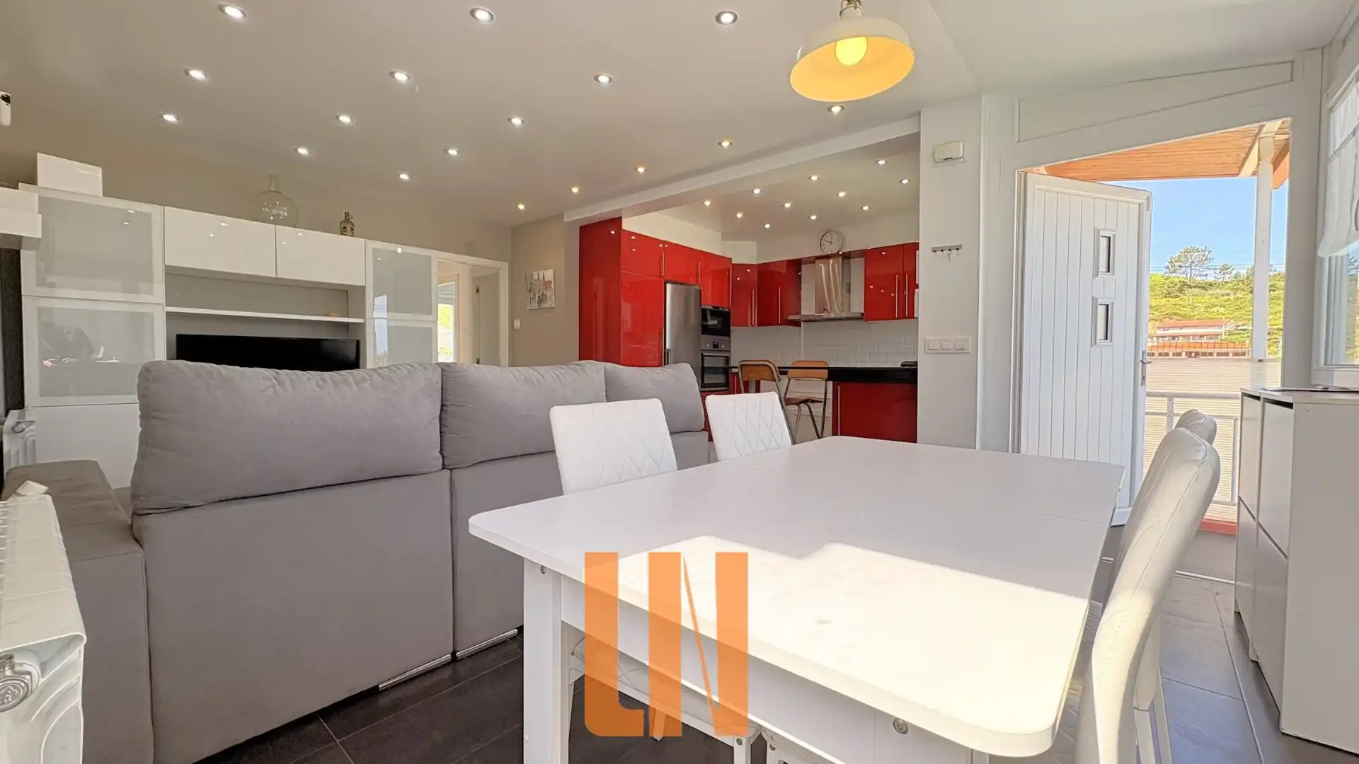 Cocina de Casa o chalet en venta en Arteixo con Calefacción, Jardín privado y Parquet