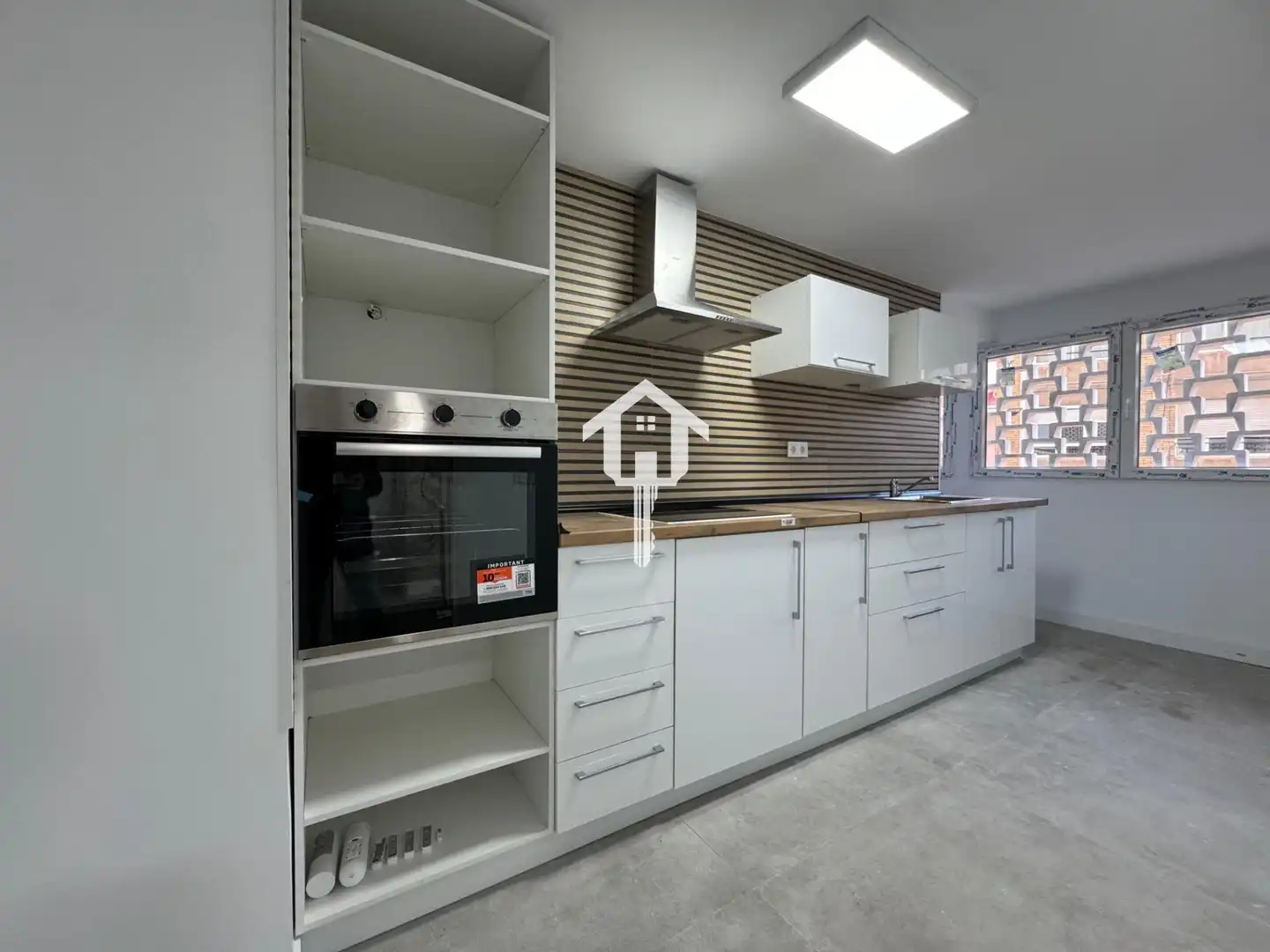 Küche von Wohnung zum Verkauf in Alicante / Alacant mit Privatgarten und Terrasse