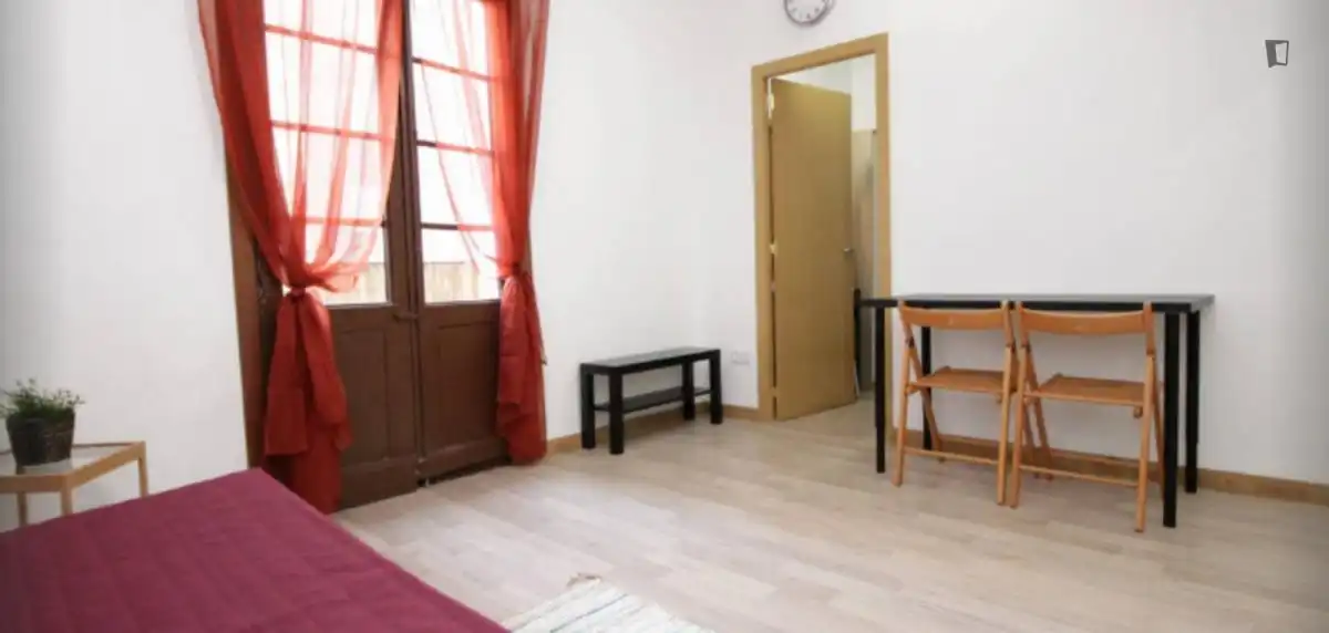 Room in Sant Pere, Sta. Caterina i la Ribera