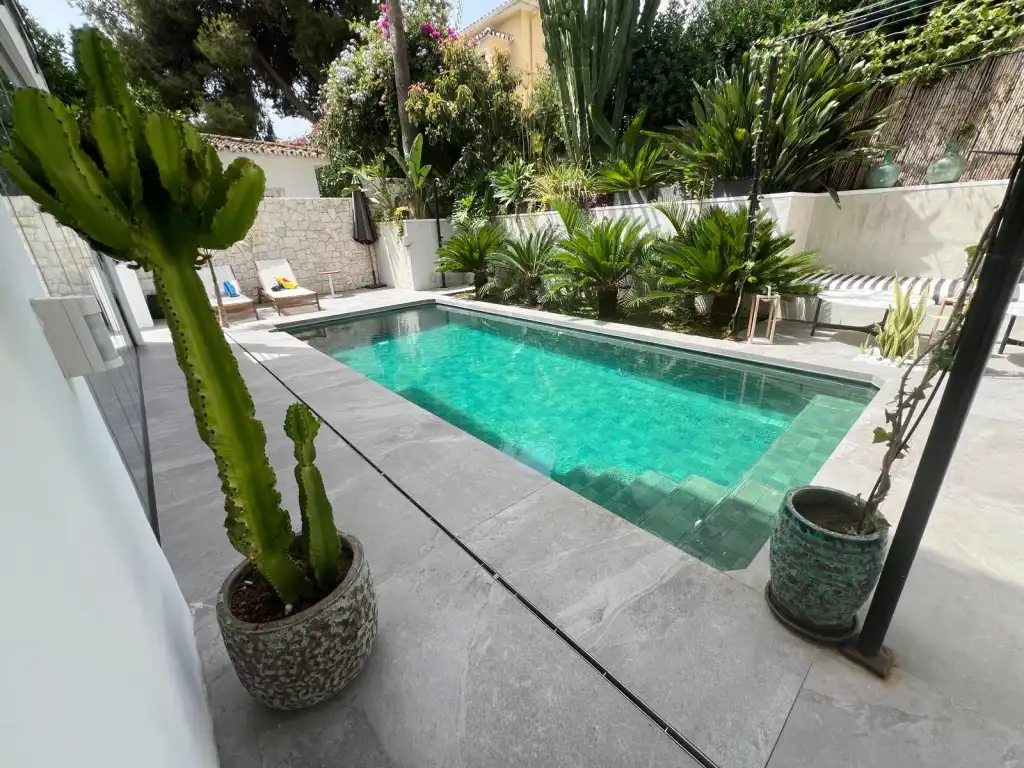 Chalet con piscina en venta en Nueva Andalucía