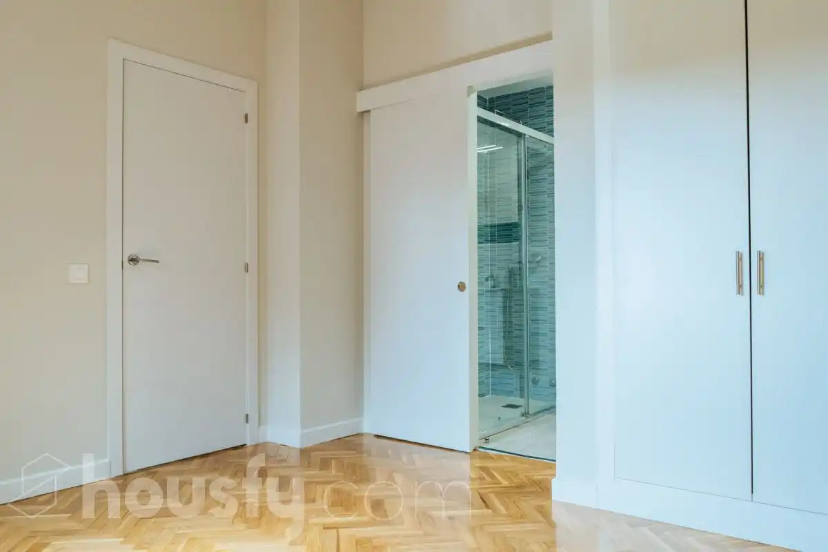 Bedroom of Flat for rent in Madrid  with Heating, Terrace and Furnished