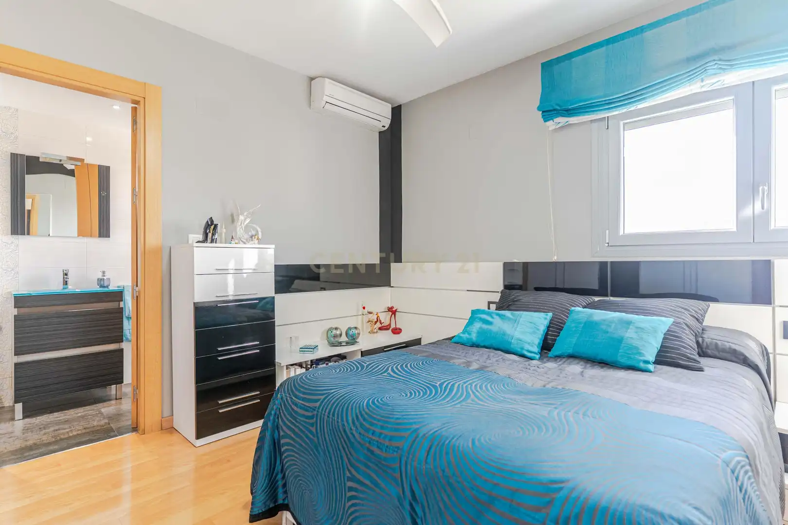 Bedroom of Flat for sale in Granada  with Air Conditioner