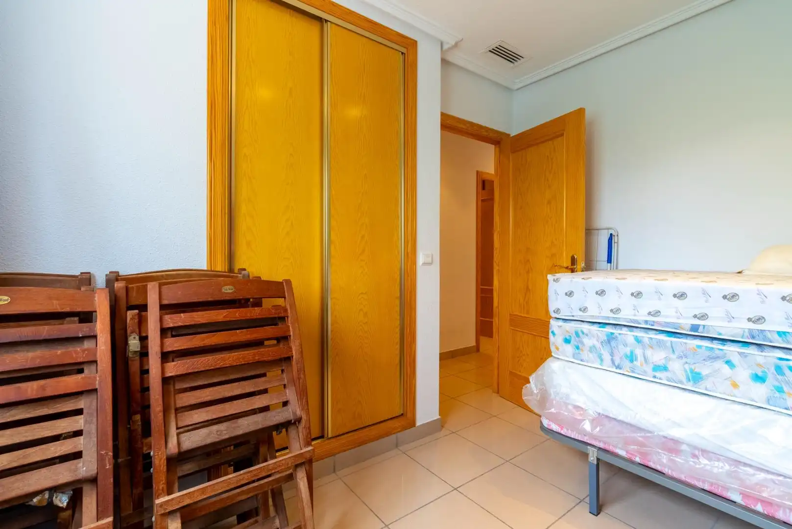 Habitación de Planta baja en venta en El Campello con Aire acondicionado, Calefacción y Jardín privado
