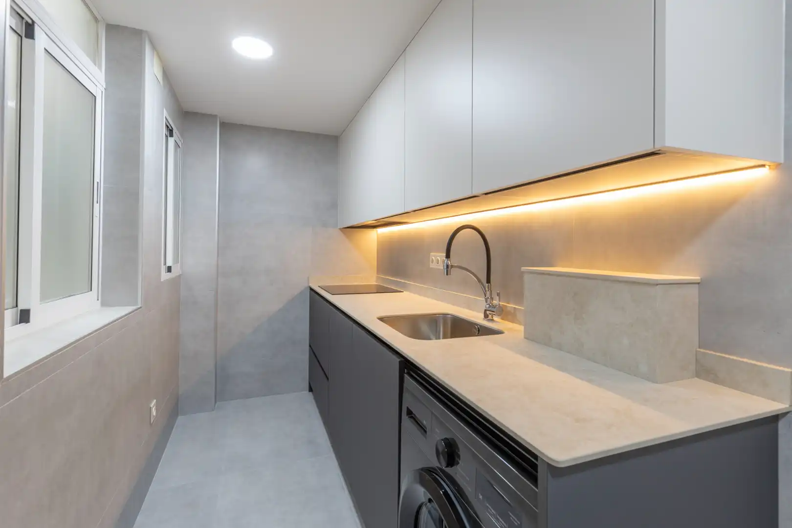 Kitchen of Flat for sale in Granada  with Air Conditioner, Heating and Parquet flooring