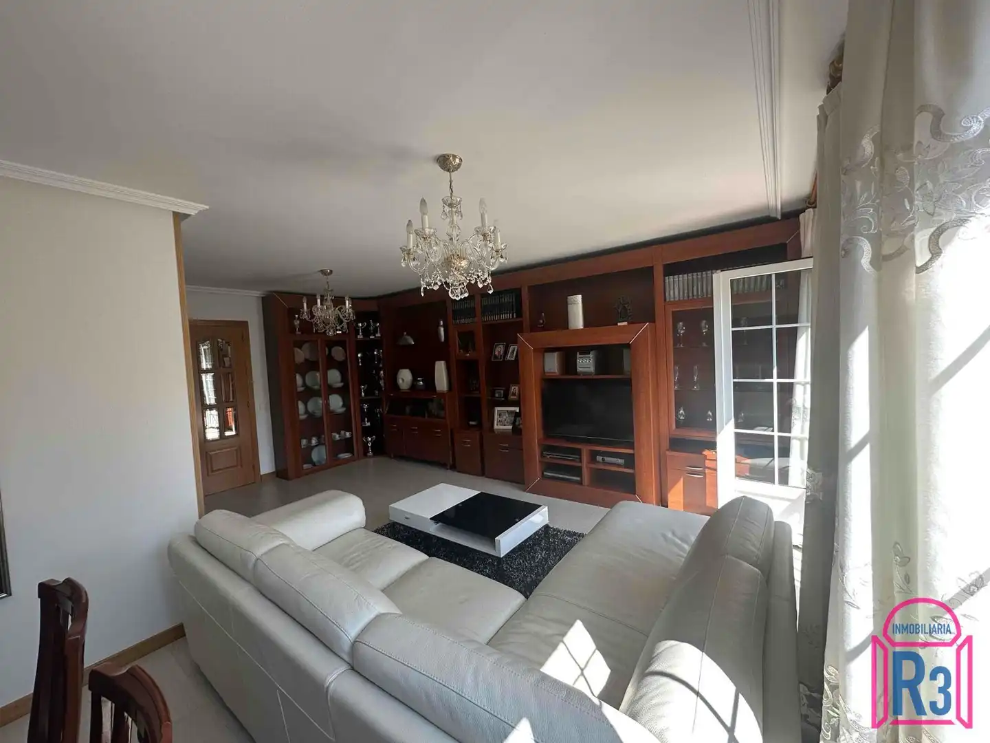 Sala d'estar de Casa adosada en venda en San Andrés del Rabanedo amb Calefacció, Jardí privat i Traster
