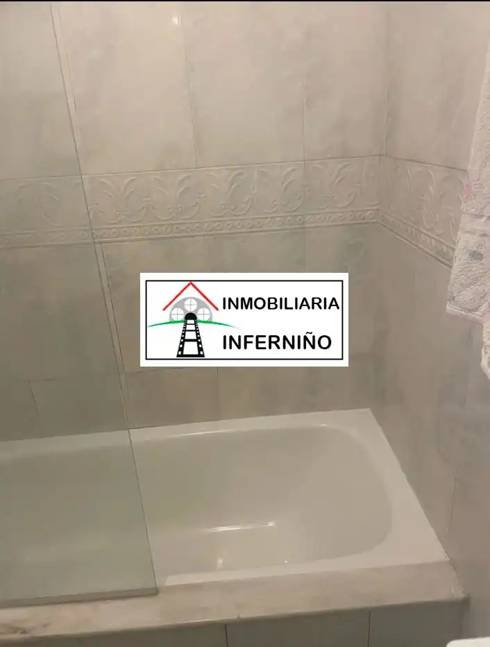 Baño de Piso de alquiler en Ferrol con Calefacción