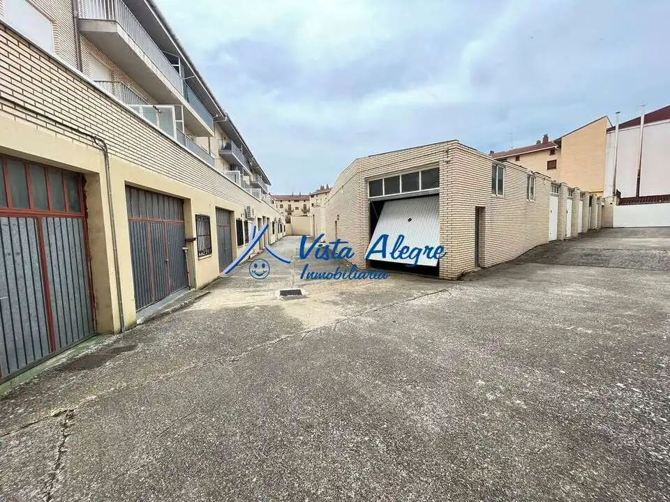 Vista exterior de Pis en venda en Castañares de Rioja amb Calefacció, Terrassa i Traster