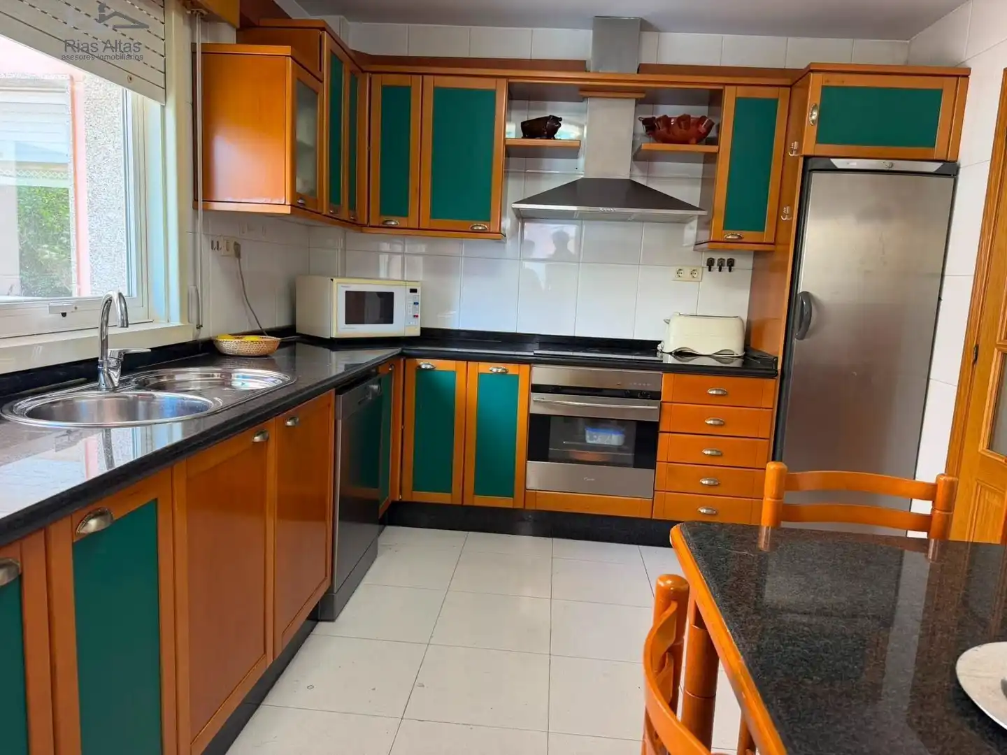 Cocina de Casa o chalet en venta en Oleiros con Calefacción, Jardín privado y Trastero