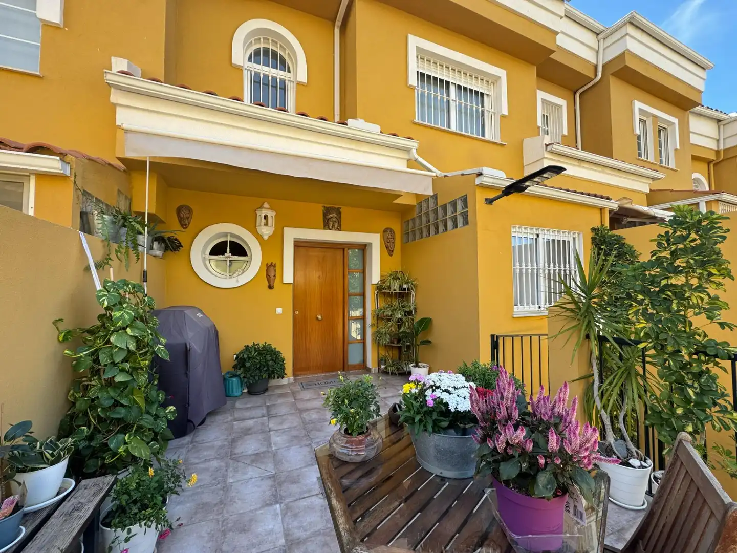 Vista exterior de Casa adosada en venta en Rincón de la Victoria con Aire acondicionado, Calefacción y Jardín privado