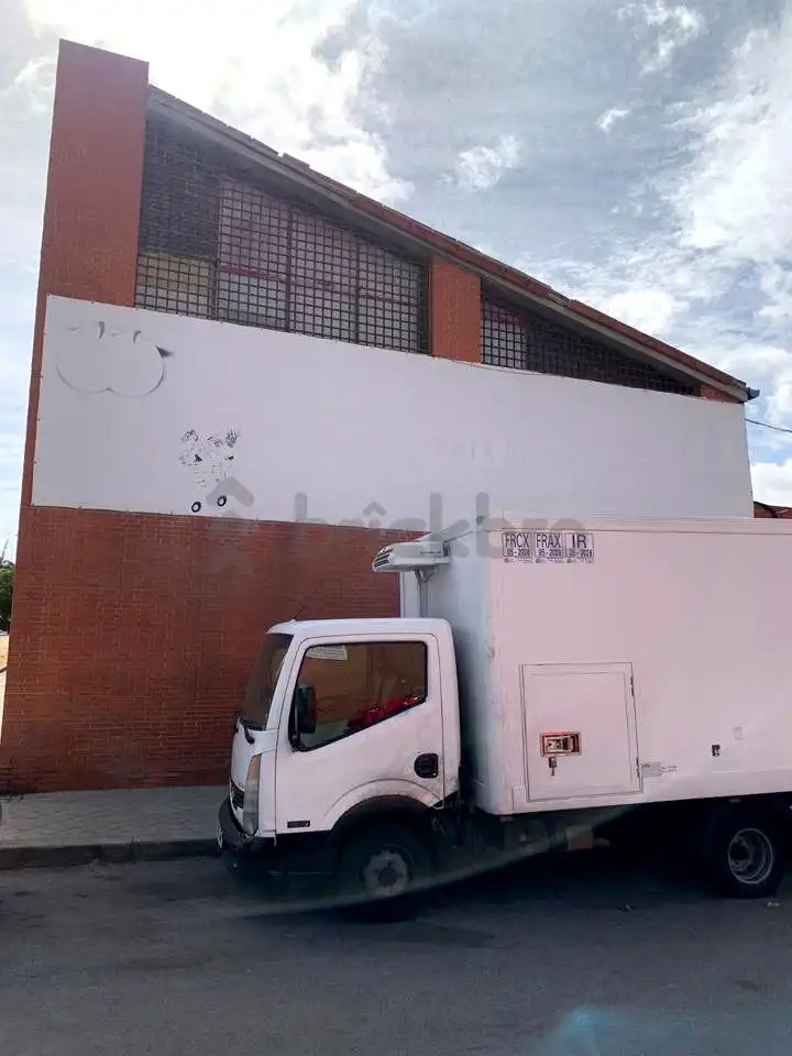 Parkplatz von Fabrikhallen zur Miete in Madrid