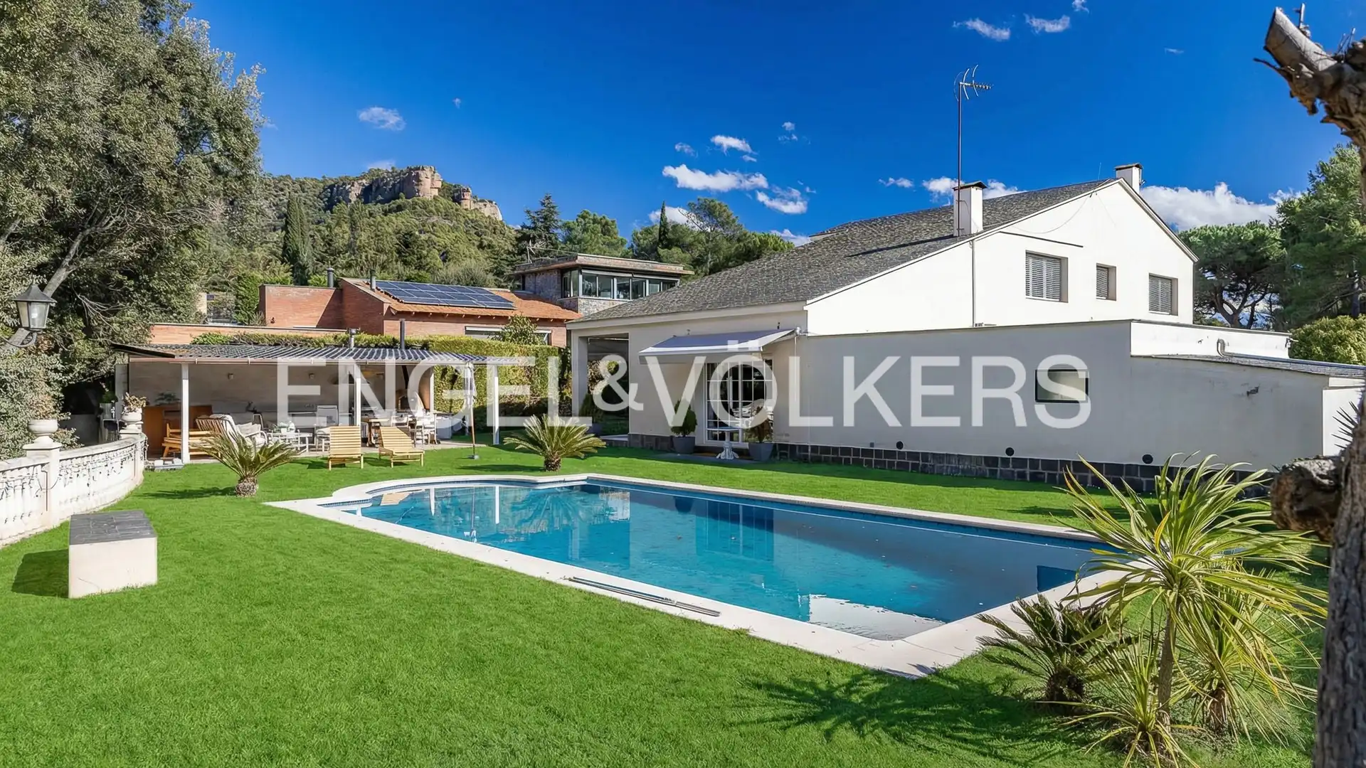 Vista exterior de Casa o chalet en venta en Matadepera con Aire acondicionado, Calefacción y Jardín privado