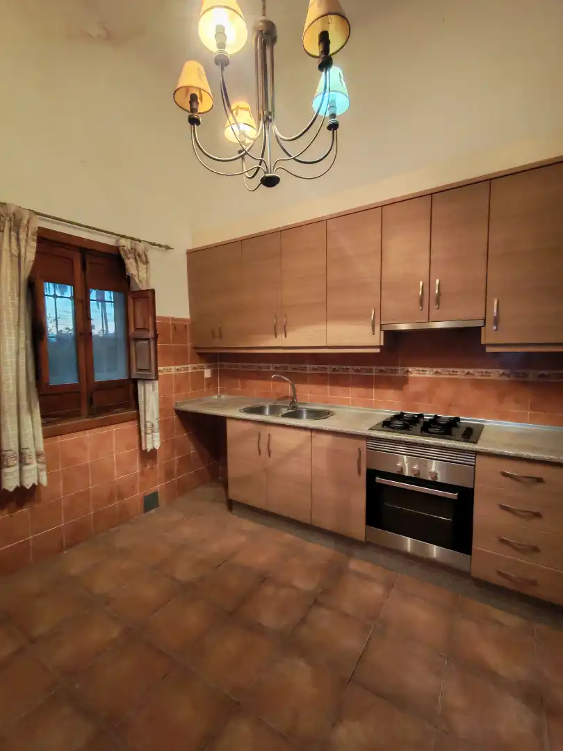 Cuina de Casa adosada en venda en Elche / Elx amb Jardí privat, Terrassa i Traster