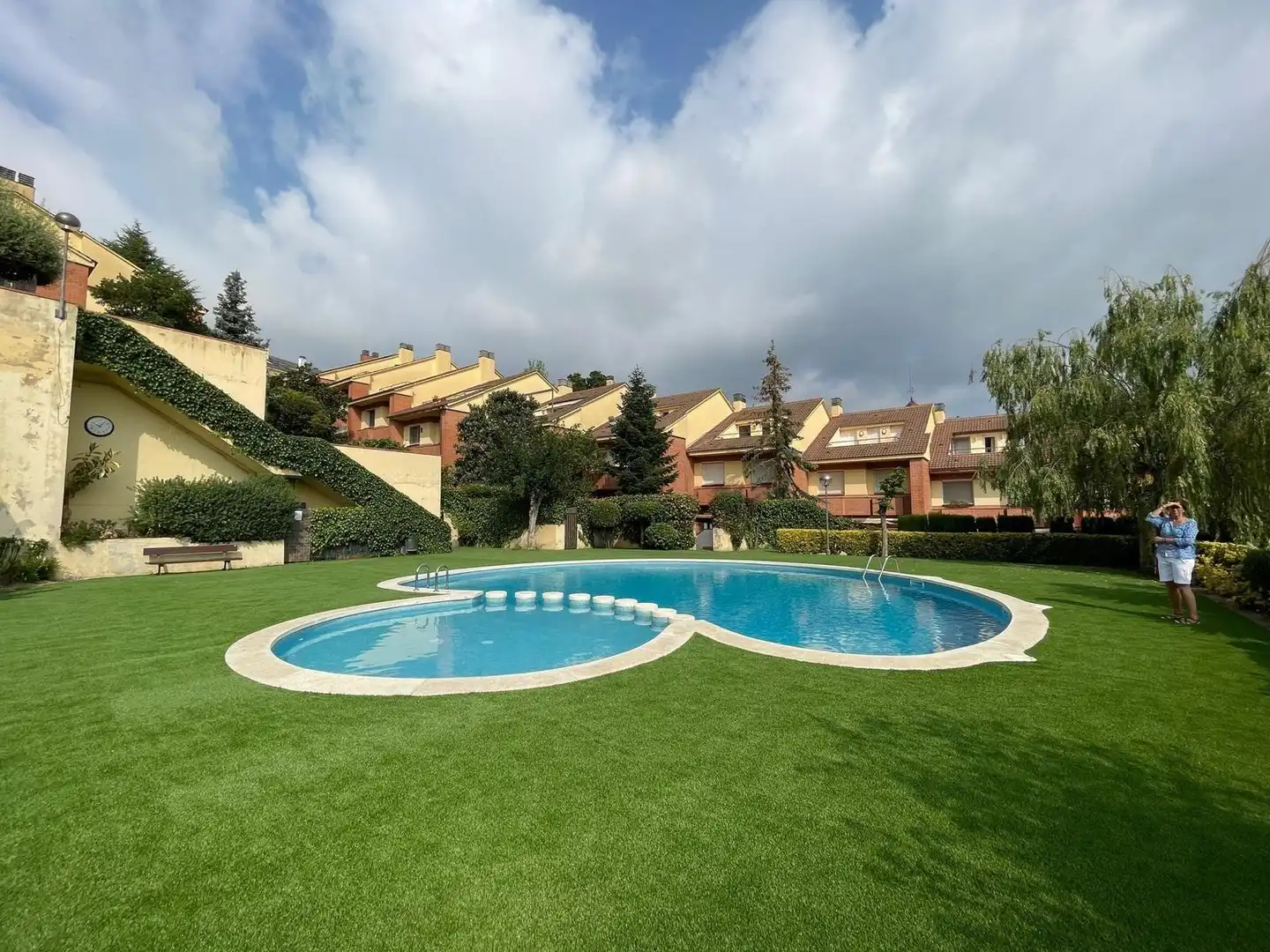Schwimmbecken von Einfamilien-Reihenhaus zur Miete in Sant Andreu de Llavaneres mit Klimaanlage, Privatgarten und Balkon