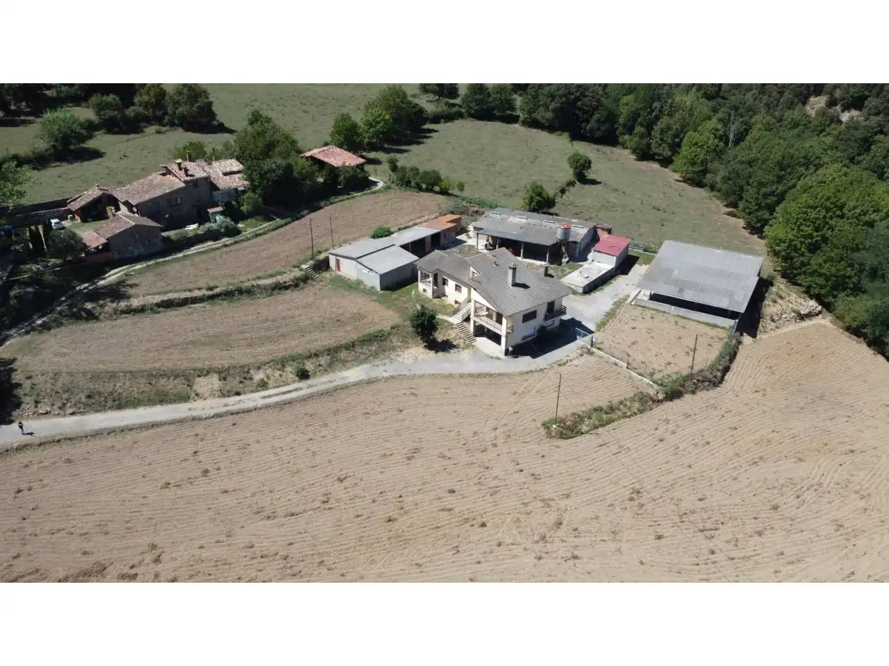 Finca rústica en venda en La Vall d'en Bas amb Calefacció, Jardí privat i Terrassa