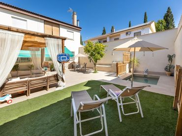Casa aparellada amb piscina en venda a Centro de Albolote