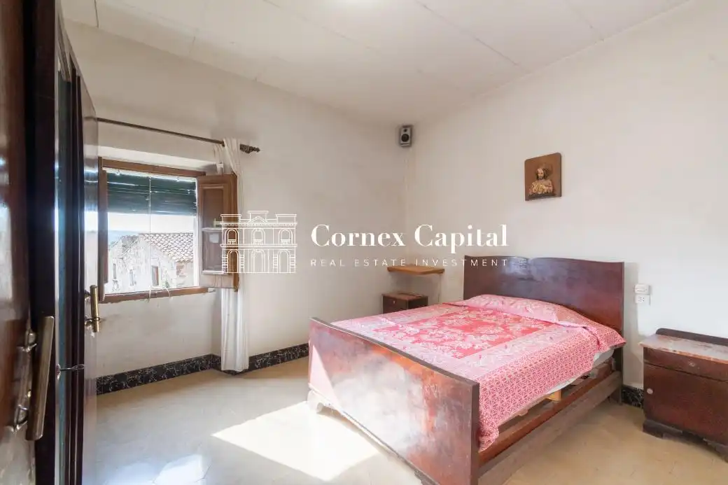 Dormitori de Finca rústica en venda en Ullastret amb Jardí privat, Terrassa i Traster