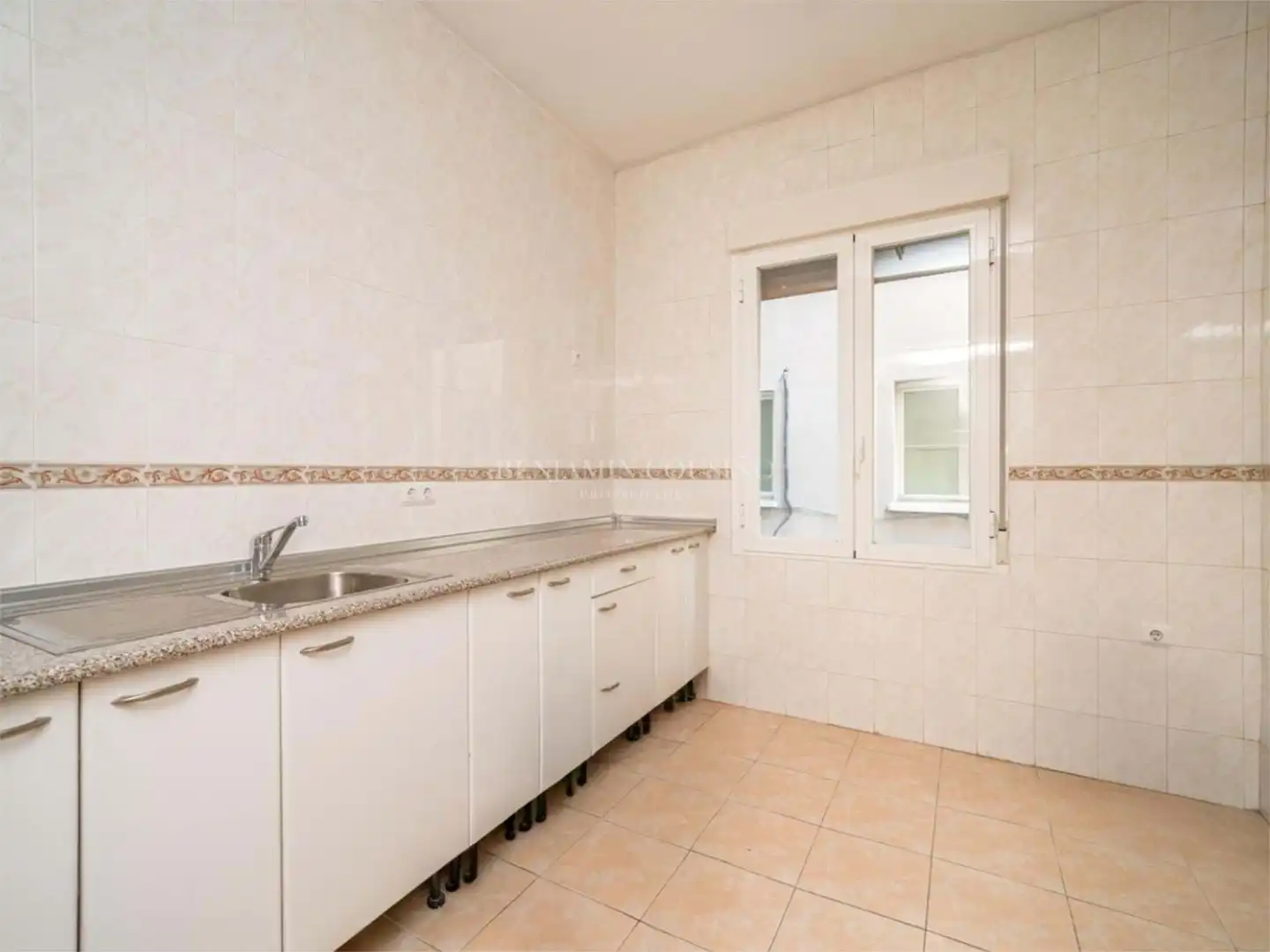 Cocina de Piso en venta en Madrid con Balcón