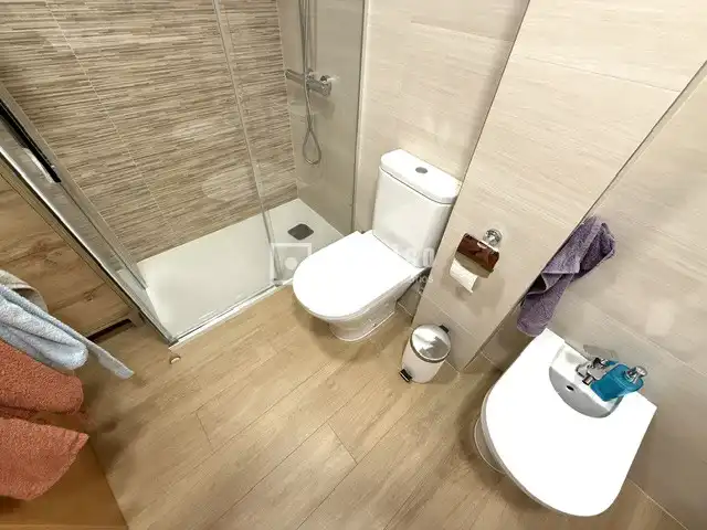 Baño de Piso en venta en Madrid con Aire acondicionado, Calefacción y Jardín privado