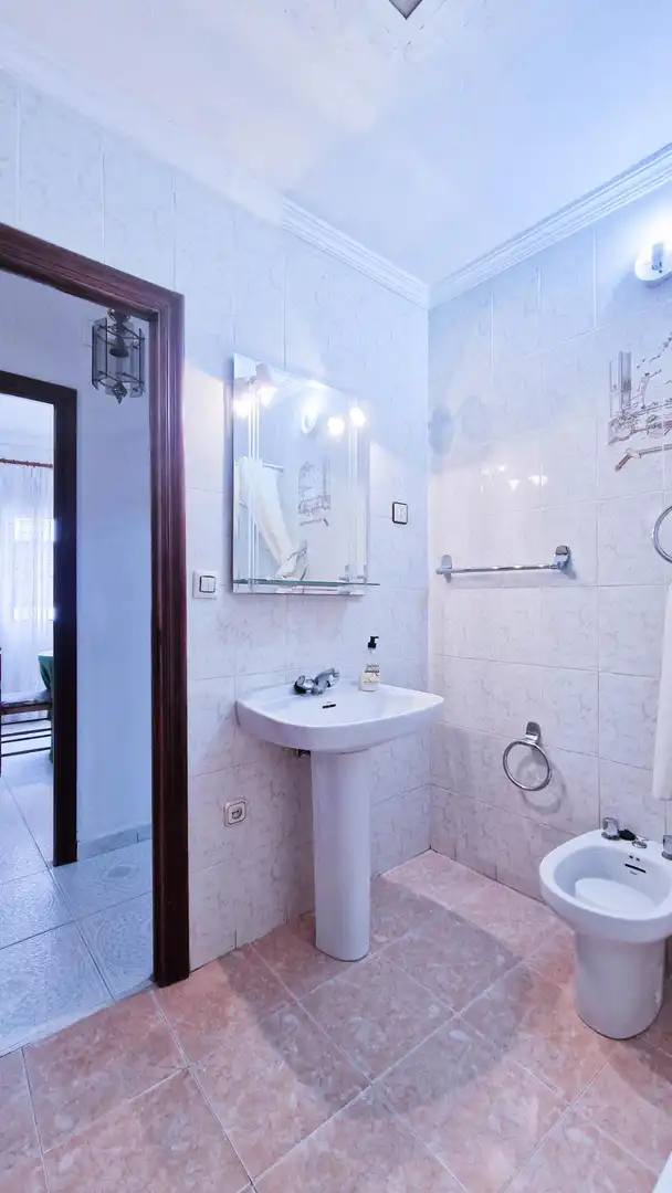 Baño de Casa o chalet en venta en Cheles con Terraza, Trastero y Balcón
