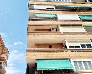 Vista exterior de Pis de lloguer en  Granada Capital amb Aire condicionat, Terrassa i Balcó