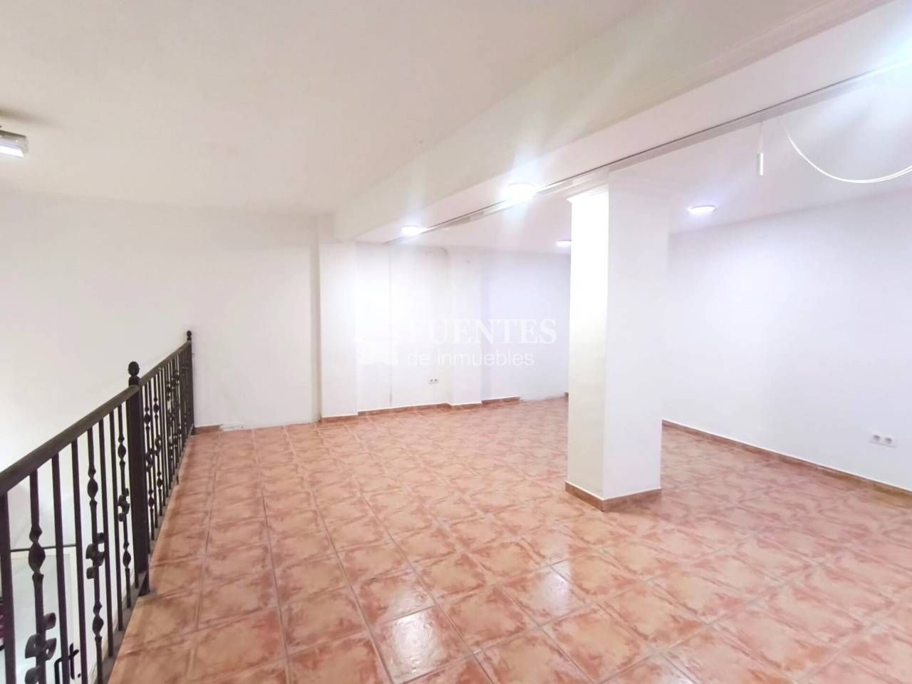 Premises for sale in Alicante / Alacant  with Air Conditioner