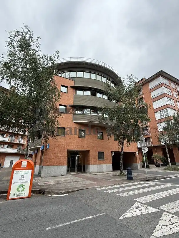 Oficina amb ascensor de lloguer a Sasikoa Kalea