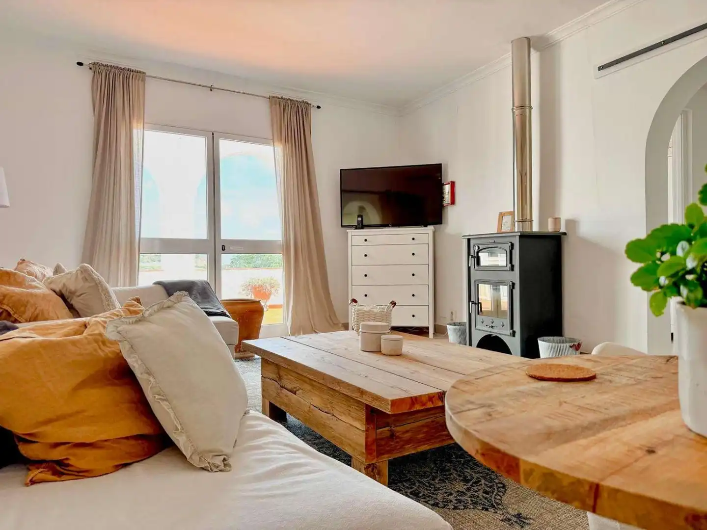 Sala d'estar de Casa o xalet en venda en Nerja amb Aire condicionat i Piscina