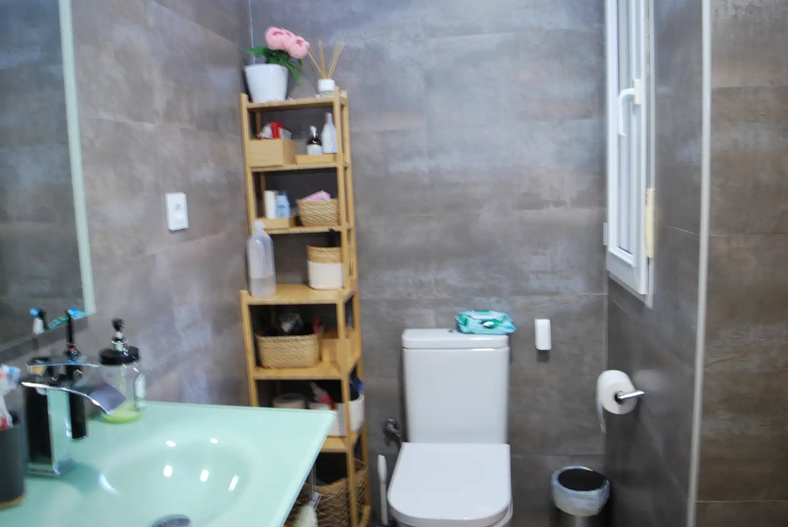 Badezimmer von Einfamilien-Reihenhaus zum Verkauf in Valdemorillo mit Privatgarten, Terrasse und Abstellraum