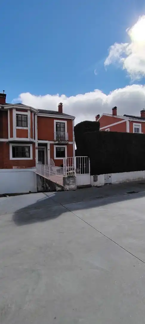 Vista exterior de Casa o chalet en venta en Santa Marta de Tormes con Calefacción, Jardín privado y Parquet