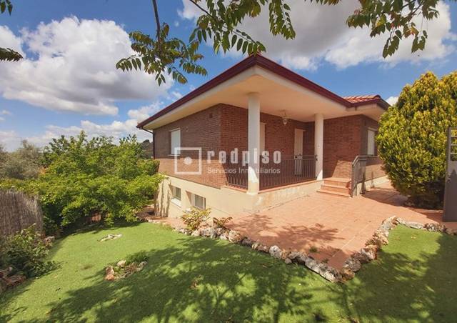 Casa-chalet en Venta en del Río Tajuña en Yebes - Pueblo