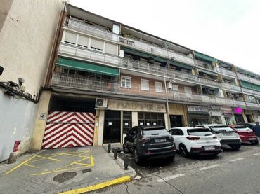 Local comercial en venda a C/ Lago Van